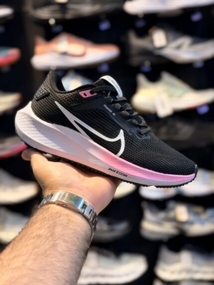 تصویر 1 کتونی Nike Pegasus۴۰ #۱؛ نمای محصول و جزئیات قابل مشاهده