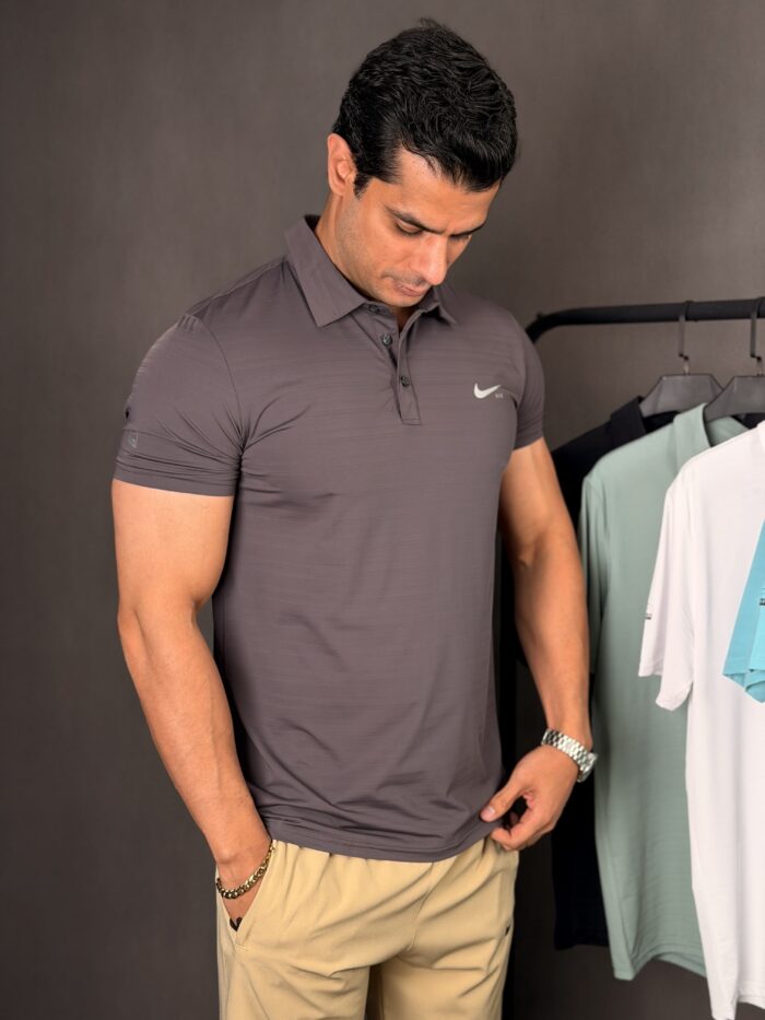 تصویر 5 تیشرت یقه دار Nike 087؛ نمای محصول و جزئیات قابل مشاهده