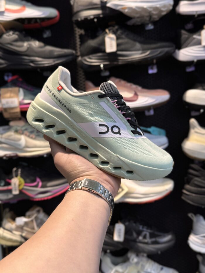 تصویر 1 کتونی OnRunning CloudSurferNext #۱؛ نمای محصول و جزئیات قابل مشاهده