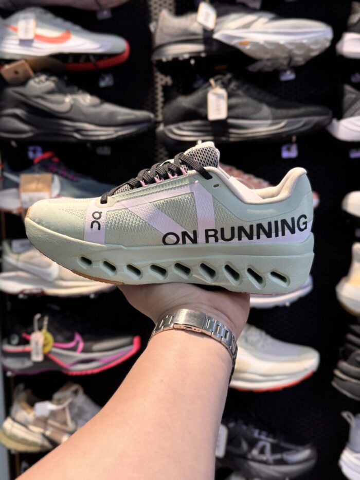 تصویر 3 کتونی OnRunning CloudSurferNext #۱؛ نمای محصول و جزئیات قابل مشاهده