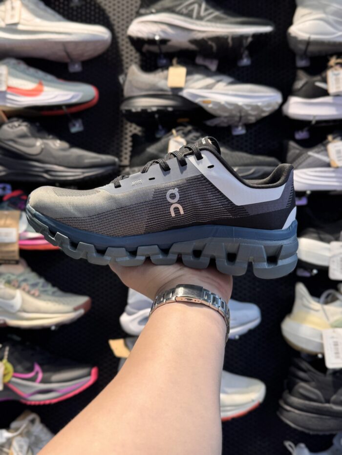 تصویر 3 کتونی OnRunning CloudFlow۴ #۱؛ نمای محصول و جزئیات قابل مشاهده