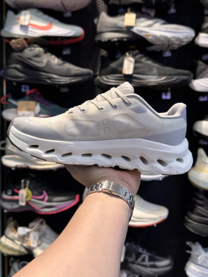 تصویر 2 کتونی OnRunning CloudTiltRemix #۱؛ نمای محصول و جزئیات قابل مشاهده