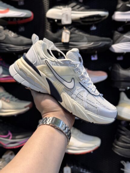 تصویر 1 کتونی Nike V۲K #۴؛ نمای محصول و جزئیات قابل مشاهده