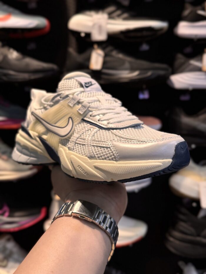 کتونی Nike V۲K #۴