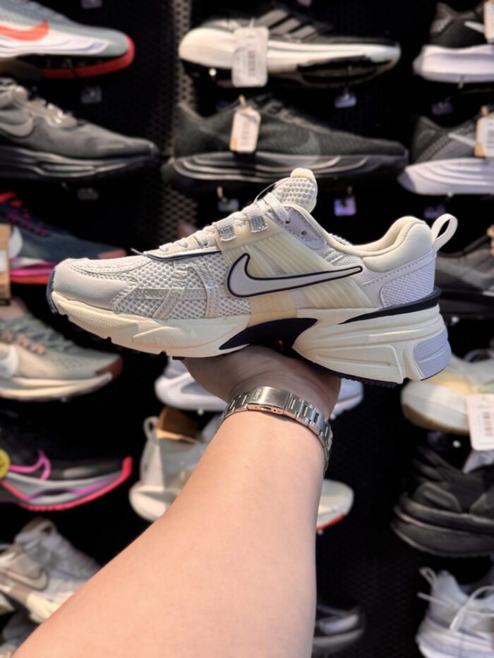 کتونی Nike V۲K #۴