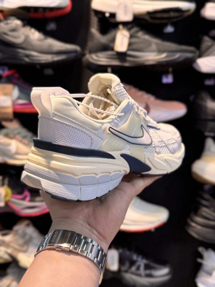 کتونی Nike V۲K #۴