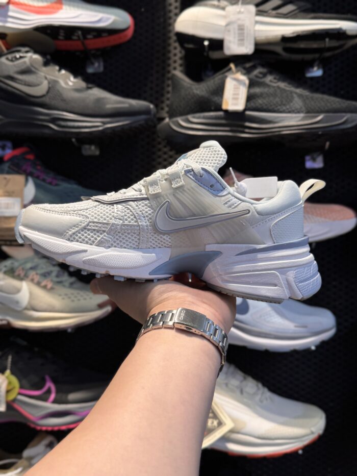 کتونی Nike V۲K #۶