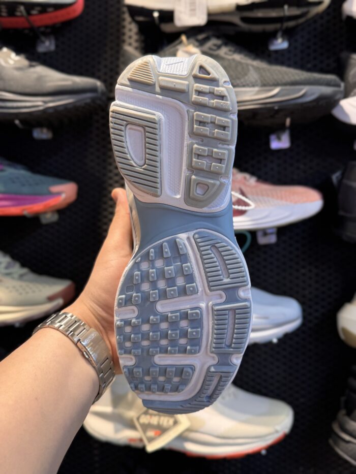 کتونی Nike V۲K #۶