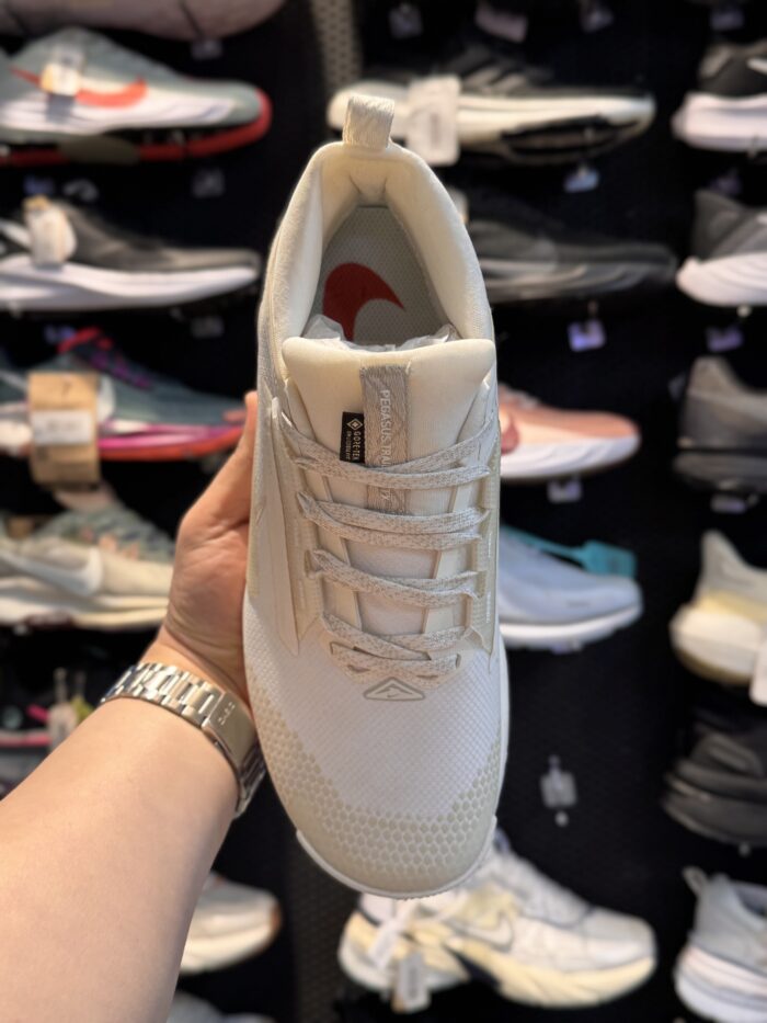 تصویر 3 کتونی Nike Pegasus Trail5 #1؛ نمای محصول و جزئیات کفش تریل