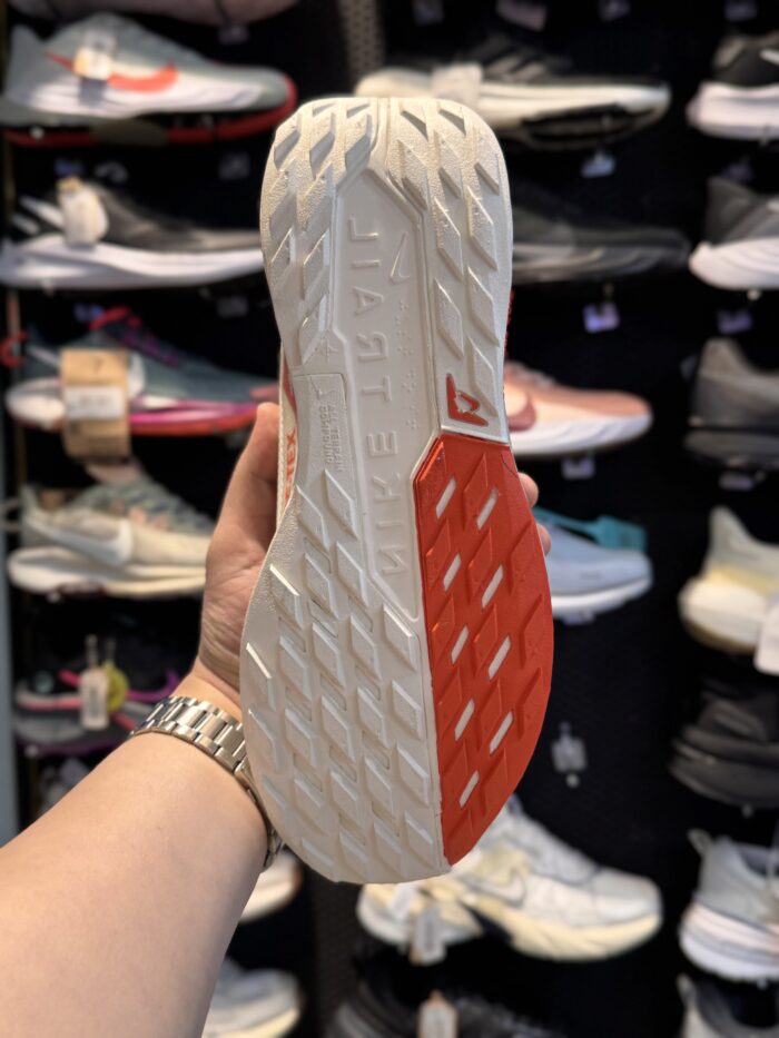تصویر 4 کتونی Nike Pegasus Trail5 #1؛ نمای محصول و جزئیات کفش تریل