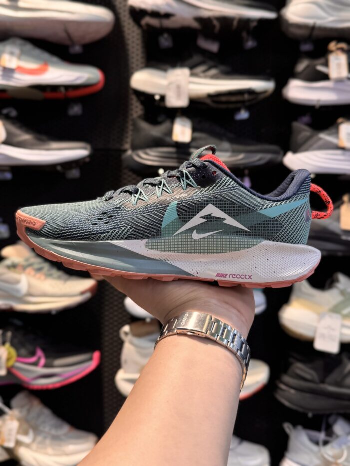 تصویر 5 کتونی Nike Pegasus Trail5 #2؛ نمای محصول و جزئیات کفش تریل