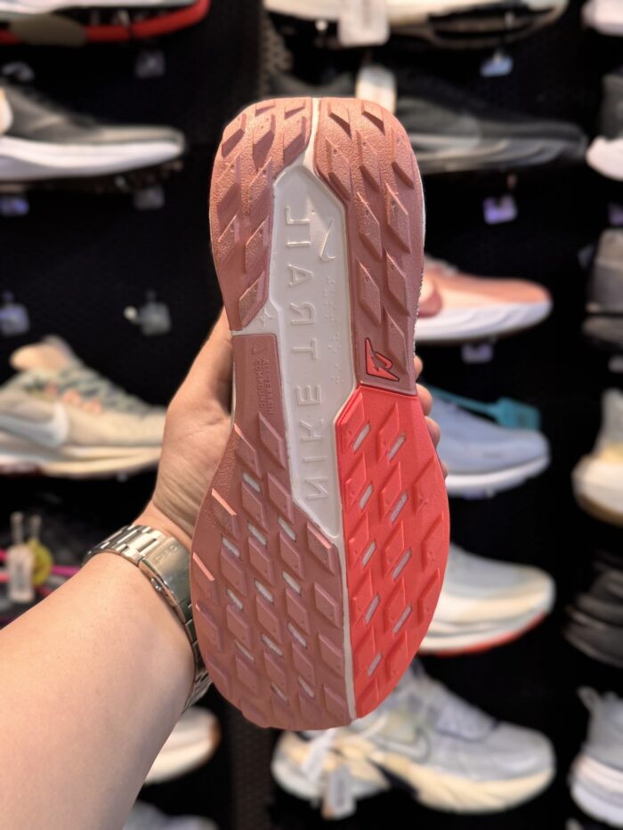 تصویر 2 کتونی Nike Pegasus Trail5 #2؛ نمای محصول و جزئیات کفش تریل