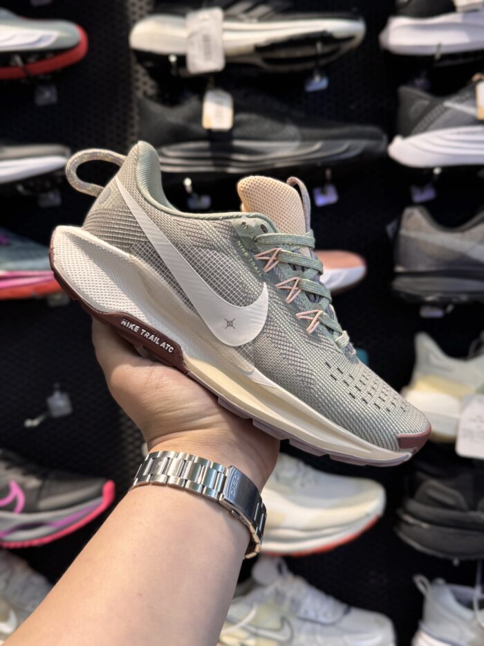 تصویر 1 کتونی Nike Pegasus Trail5 #3؛ نمای محصول و جزئیات کفش تریل