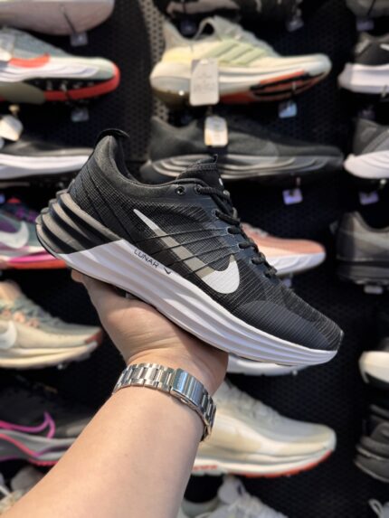 تصویر 1 کتونی Nike LunarRoam #1؛ نمای محصول و جزئیات قابل مشاهده