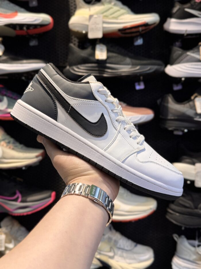 تصویر 1 کتونی Nike AirJordan1Low #1؛ نمای محصول و جزئیات قابل مشاهده