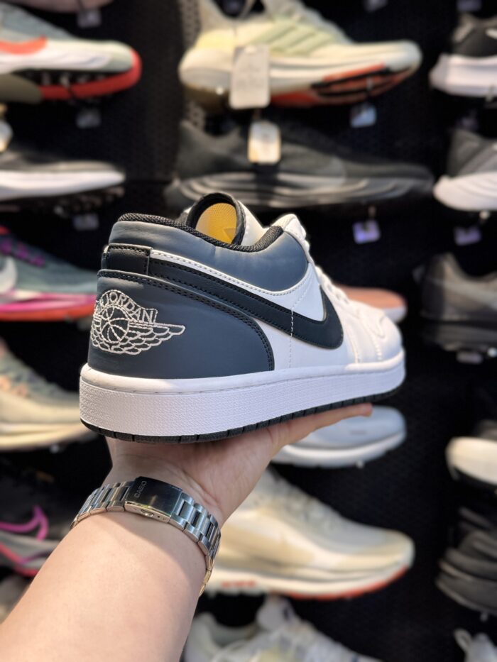 تصویر 3 کتونی Nike AirJordan1Low #1؛ نمای محصول و جزئیات قابل مشاهده